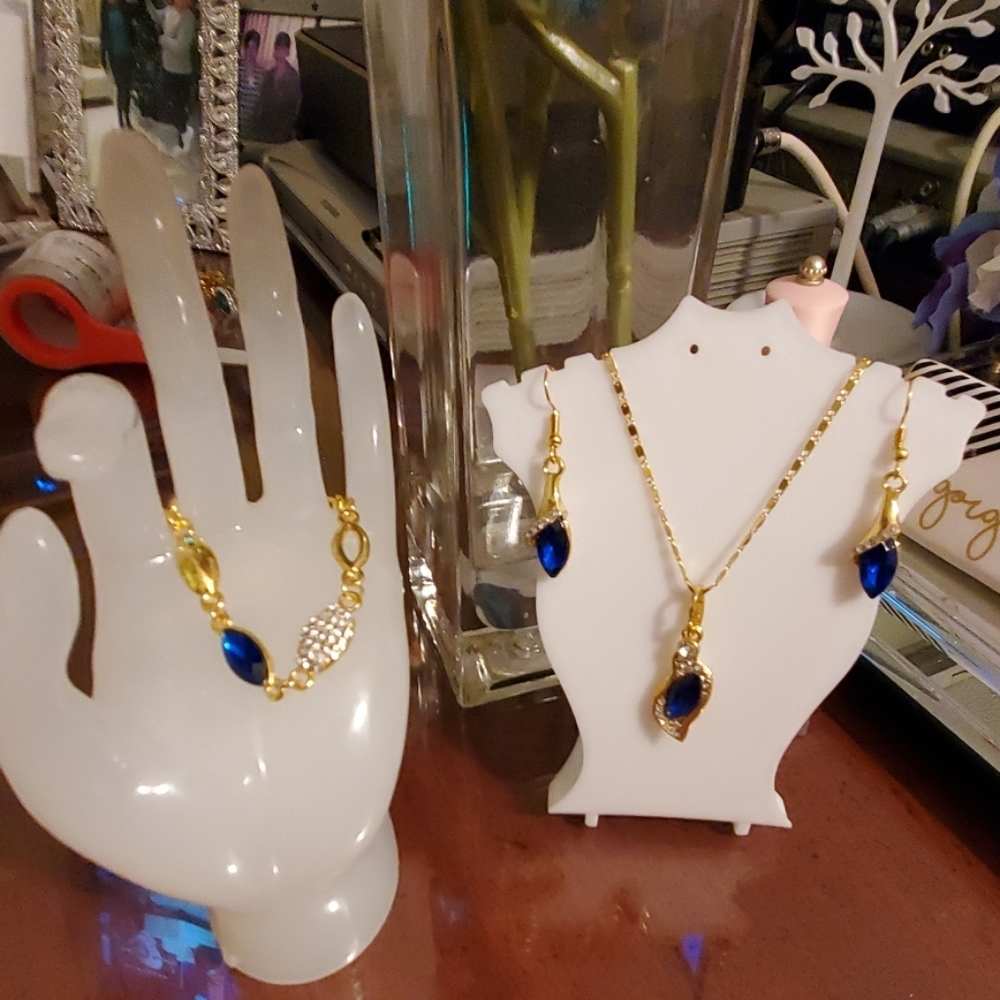 (NWT) Gold Filled Shappire Set